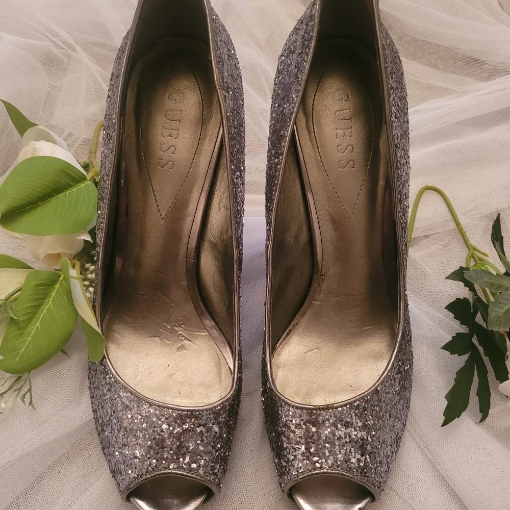 4/$25  GUESS Silver Glitter Heels Used - Picture 4 of 14